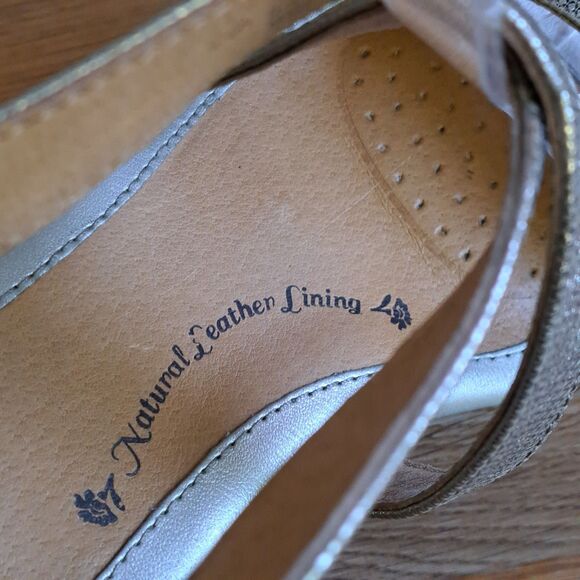 Sofft Women’s 41 EU 9.5 Metallic Silver Leather Strappy Open Toe Buckle Sandals - Picture 12 of 13